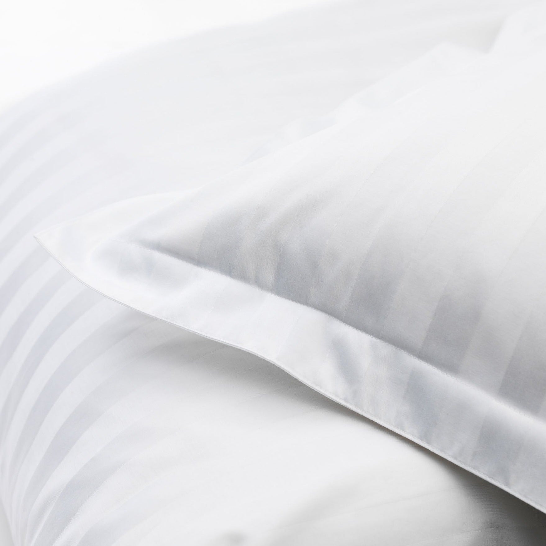 DUX Sateen stripe sengetøy hvit