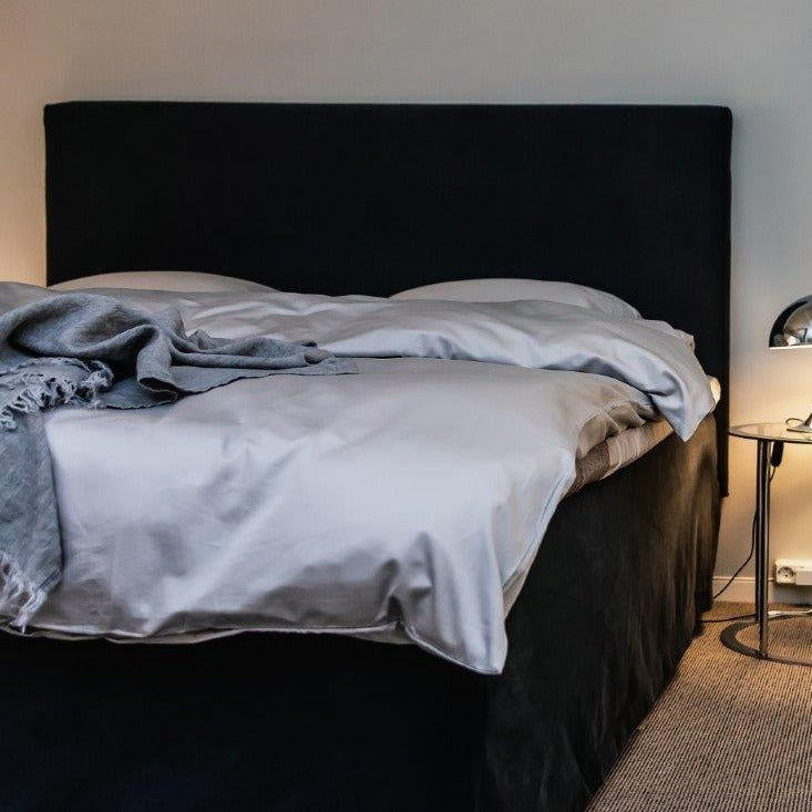 Rammeseng Dux 3003 Utstillingseng med kappe og gavl Linara 198 Blueberry  180x200 cm